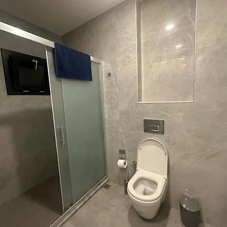 Guemuesluekte Havuzlu-bahceli-3 Yatak Odali Muestakil Villa *