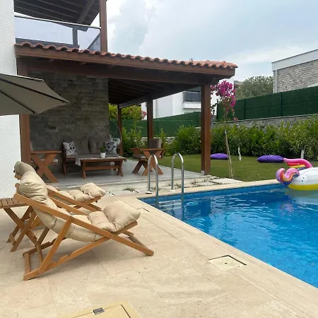 Villa Guemuesluekte Havuzlu-bahceli-3 Yatak Odali Muestakil Bodrum