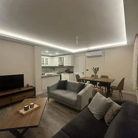 Villa Guemuesluekte Havuzlu-bahceli-3 Yatak Odali Muestakil