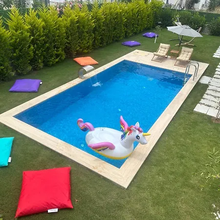Guemuesluekte Havuzlu-bahceli-3 Yatak Odali Muestakil Villa Bodrum