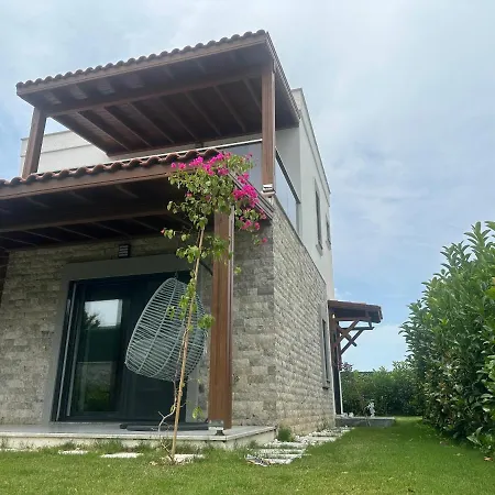 Guemuesluekte Havuzlu-bahceli-3 Yatak Odali Muestakil Villa Bodrum