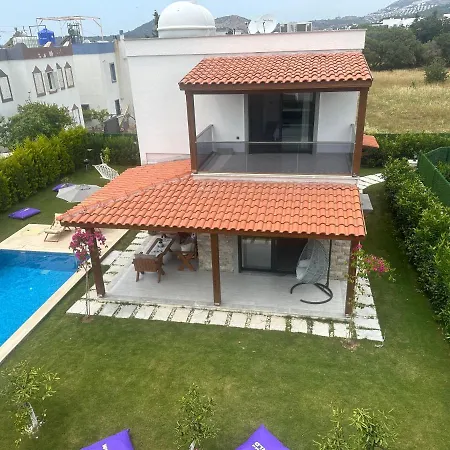 Guemuesluekte Havuzlu-bahceli-3 Yatak Odali Muestakil Villa