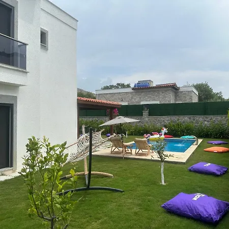 Villa Guemuesluekte Havuzlu-bahceli-3 Yatak Odali Muestakil *