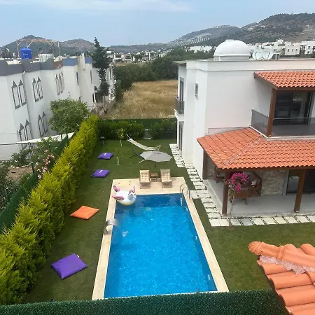 Guemuesluekte Havuzlu-bahceli-3 Yatak Odali Muestakil * Bodrum