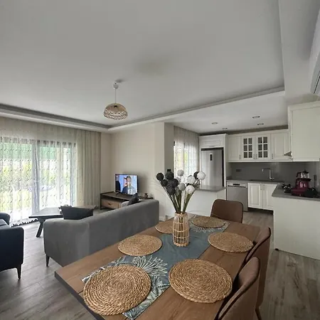 Guemuesluekte Havuzlu-bahceli-3 Yatak Odali Muestakil Villa Bodrum